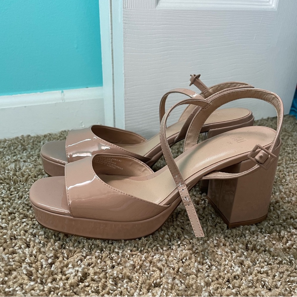 NWOT Chunky Nude Block Heels